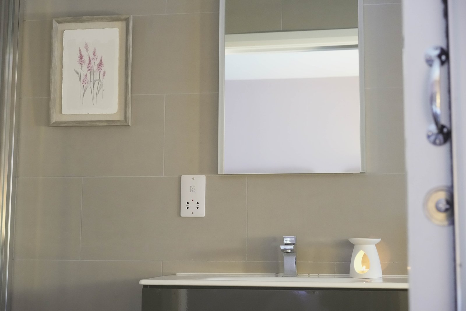 Twilight Oasis (Luxury Room) - Image 4